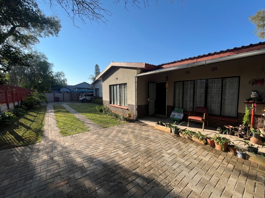 4 Bedroom Property for Sale in Geelhoutpark North West